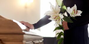 how to plan a funeral checklist